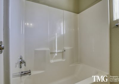 Bathtub at Glisan Townhomes in Gresham Oregon